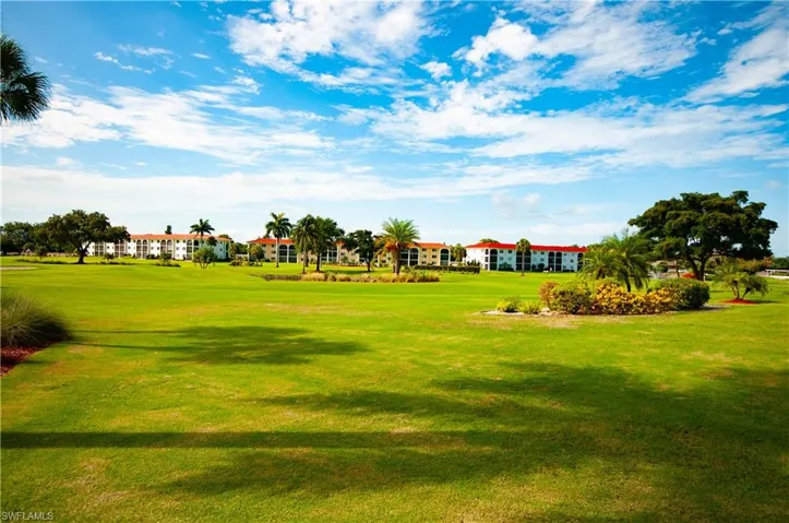 13 High Point Cir N 209, Naples, Florida 34103
