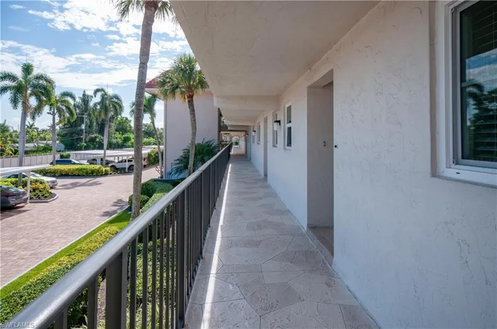 13 High Point Cir N 209, Naples, Florida 34103