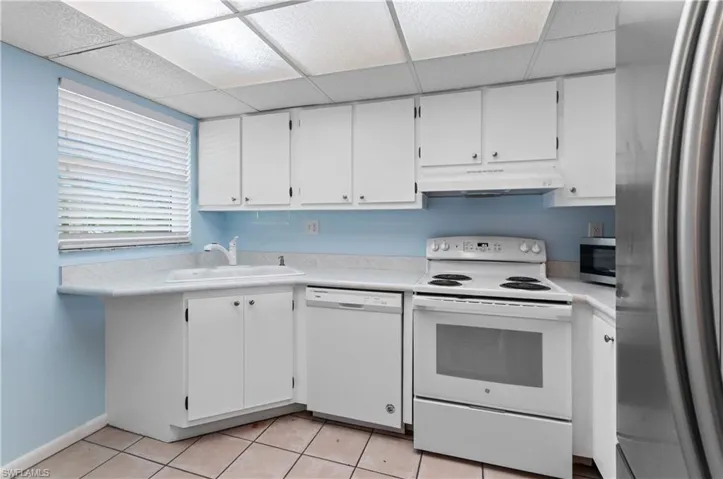 13 High Point Cir N 209, Naples, Florida 34103