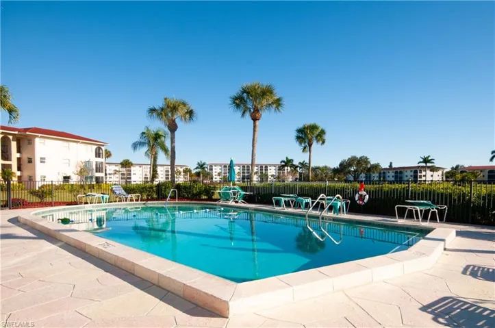 13 High Point Cir N 209, Naples, Florida 34103