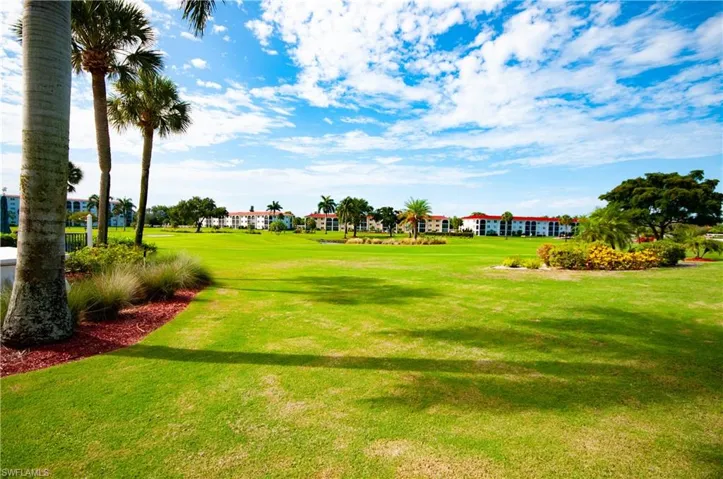 13 High Point Cir N 209, Naples, Florida 34103