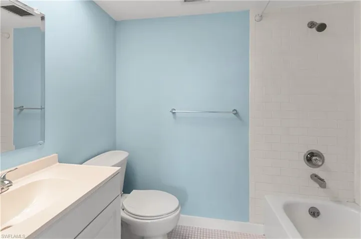 13 High Point Cir N 209, Naples, Florida 34103