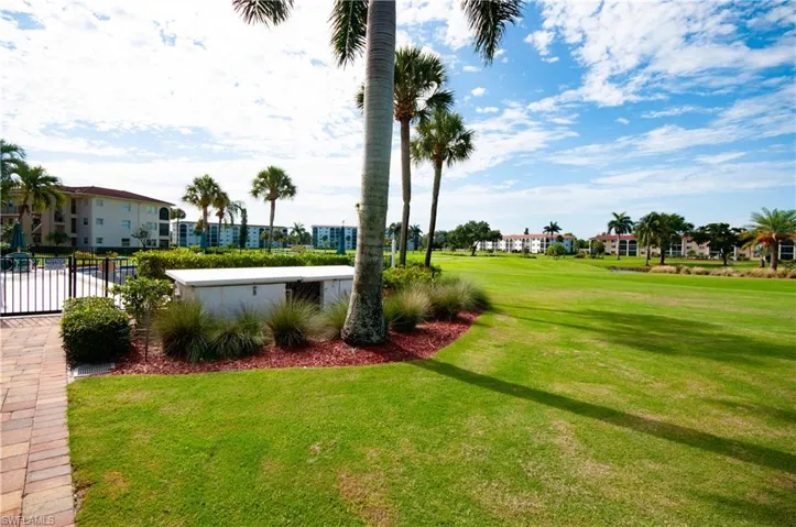 13 High Point Cir N 209, Naples, Florida 34103