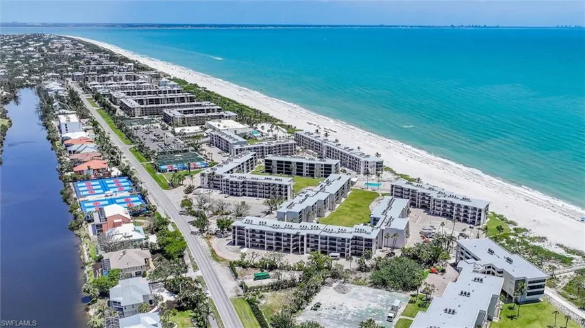 Bird's eye view of waterfront with a beach
