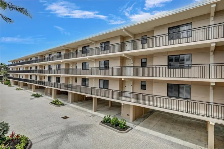 View of apartment building / complex