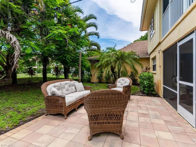 View of patio / terrace featuring an outdoor lounge area