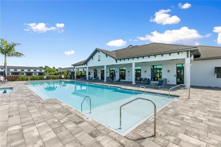 7437  Rockefeller  DR, Naples, FL 34119