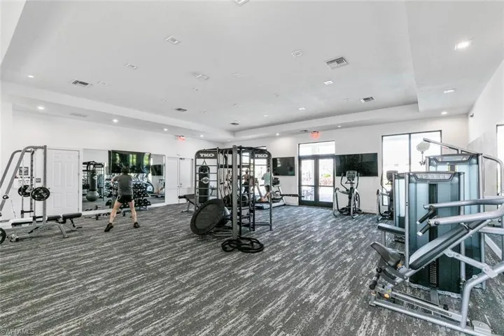 7437  Rockefeller  DR, Naples, FL 34119
