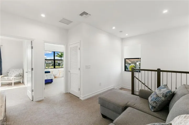 7437  Rockefeller  DR, Naples, FL 34119