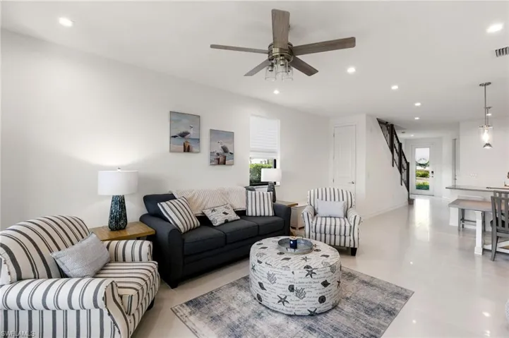 7437  Rockefeller  DR, Naples, FL 34119