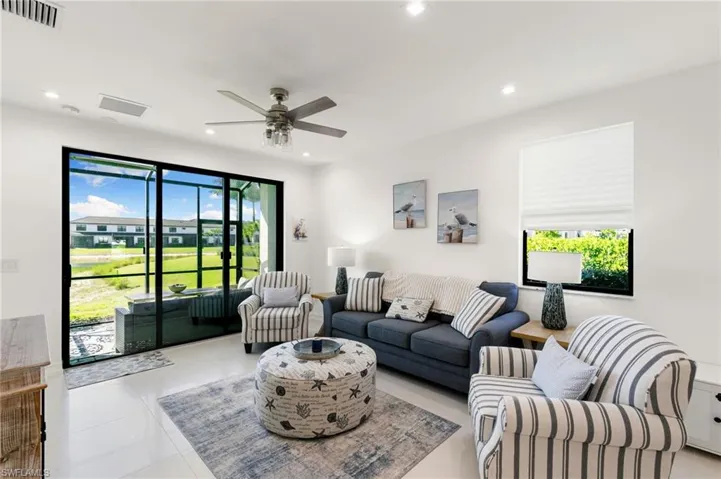 7437  Rockefeller  DR, Naples, FL 34119