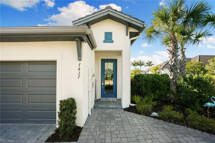 7437  Rockefeller  DR, Naples, FL 34119