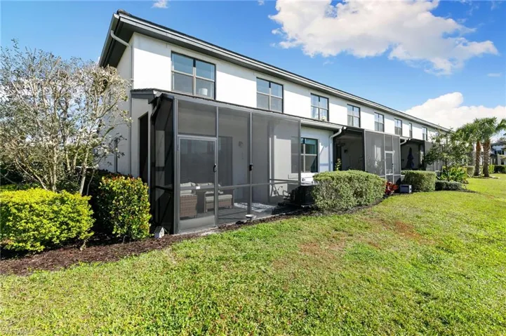 7437  Rockefeller  DR, Naples, FL 34119