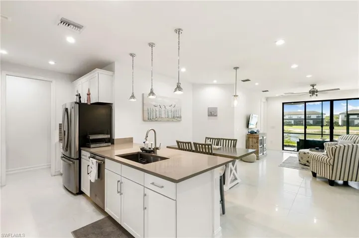 7437  Rockefeller  DR, Naples, FL 34119