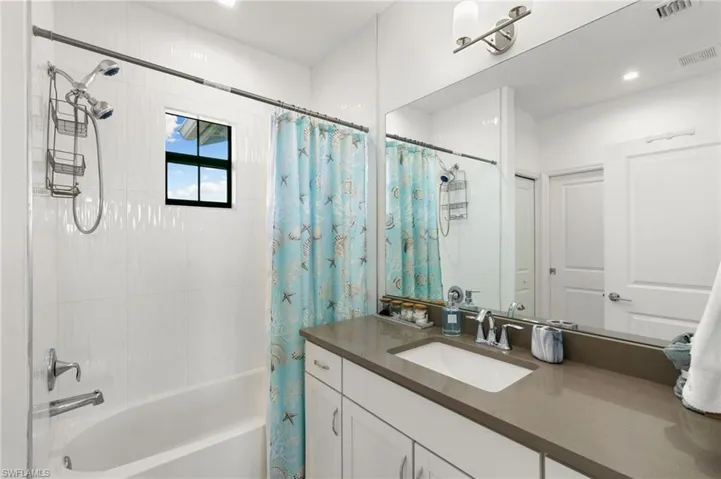 7437  Rockefeller  DR, Naples, FL 34119