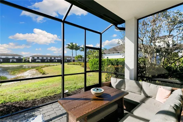 7437  Rockefeller  DR, Naples, FL 34119
