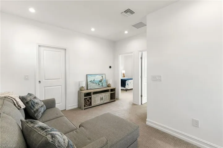 7437  Rockefeller  DR, Naples, FL 34119