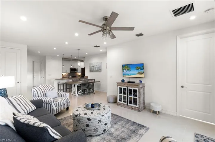 7437  Rockefeller  DR, Naples, FL 34119