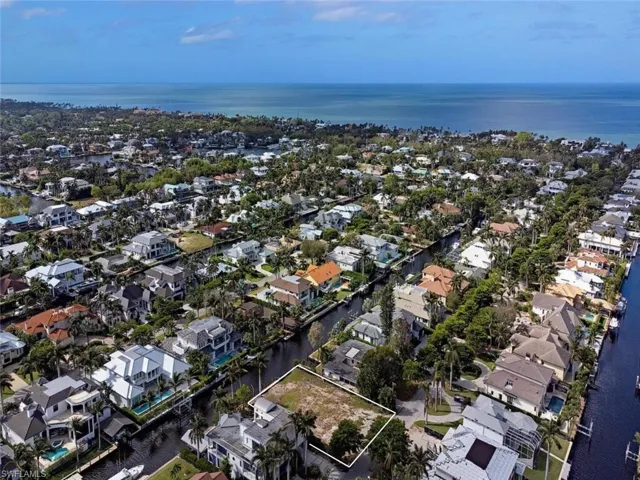 636  15th S AVE, Naples, FL 34102