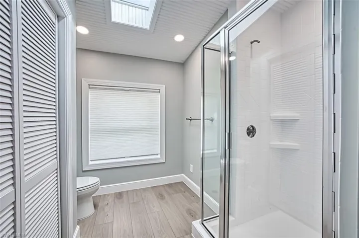 Separate_shower_in_guests_bath