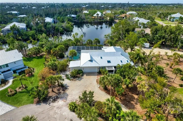 Aerial_of_the_house_and_yard