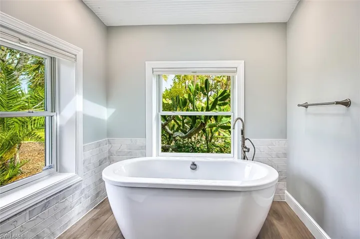 Primary_bath_with_skylight_overhead