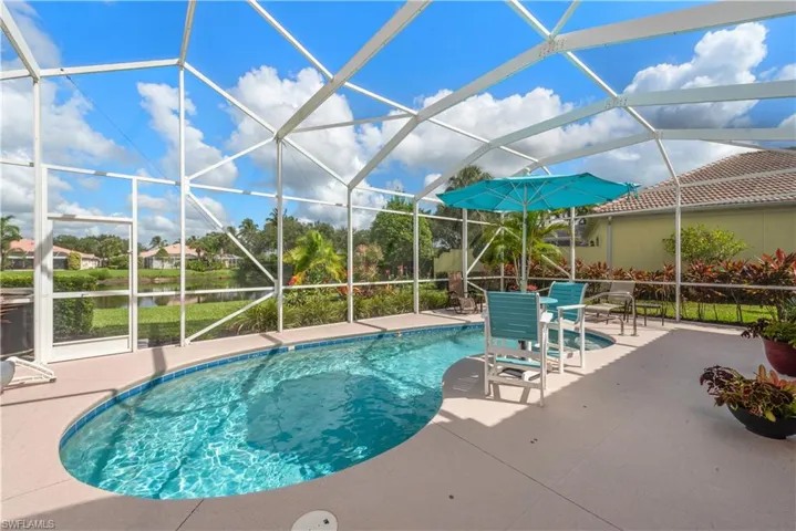 Screened lanai , concrete deck private premium lot