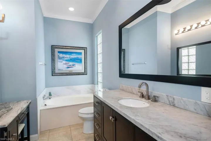 Main bathroom 1with jacuzzi tub