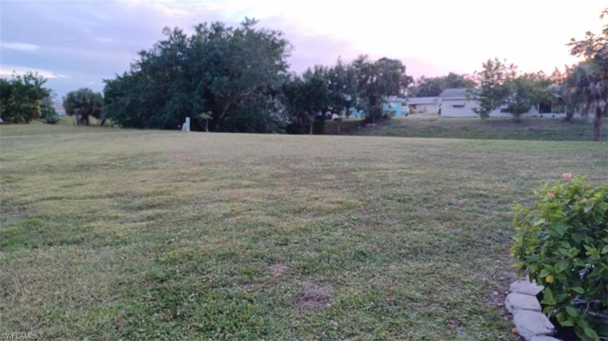 610 Grandview CT, LEHIGH ACRES FL 33936