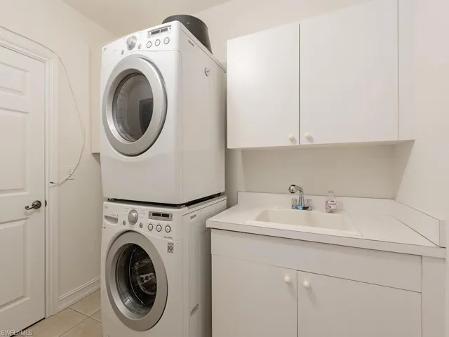 Laundry room with sink