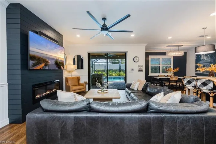 7234  Wilton  DR, Naples, FL 34109