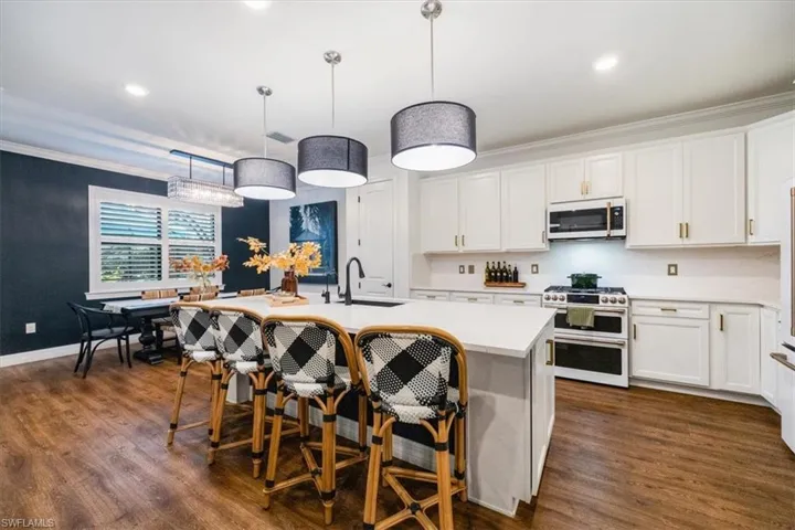 7234  Wilton  DR, Naples, FL 34109