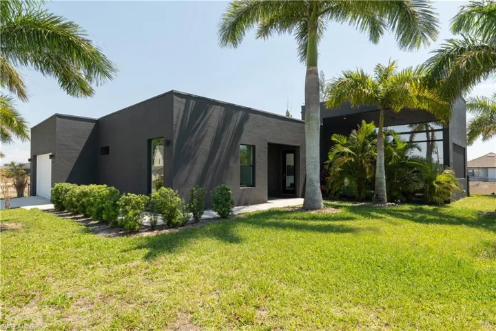 Side with entrance and huge screened covered lanai