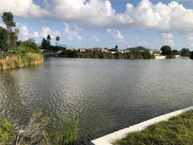 unobstructed view of intersecting canals