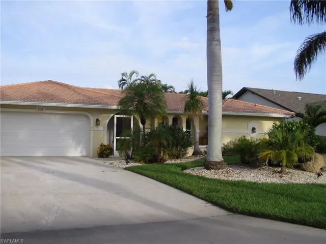 View of front of house featuring driveway, stucco siding, an attached garage, and a tiled roof