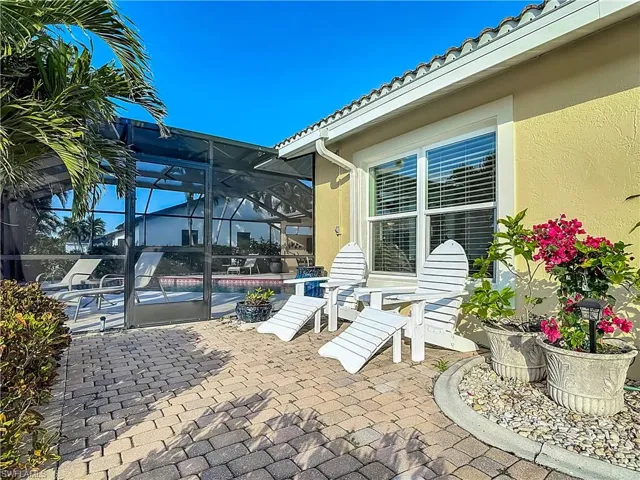 Patio / terrace with pavers