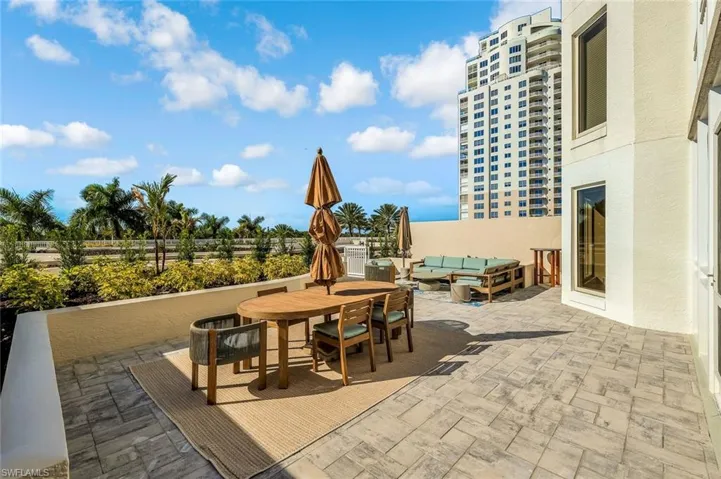 Spacious Outdoor Patio