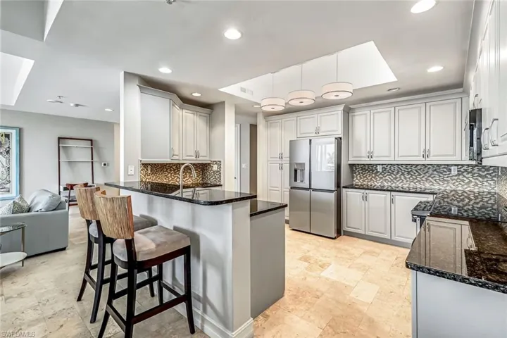 Kitchen with Breakfast Bar