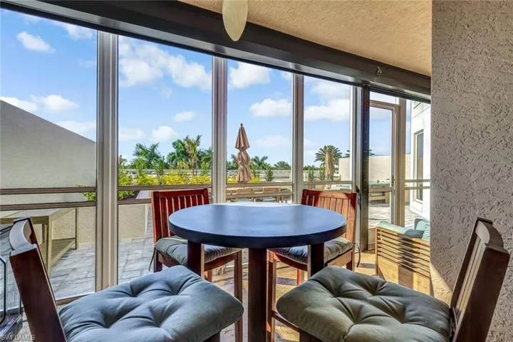Interior Lanai with Access to Large Outdoor Patio