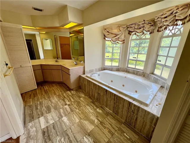 717 Bently St E, Lehigh Acres Fl 33974