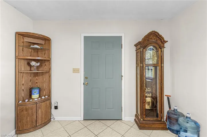 Tiled foyer entrance with baseboards