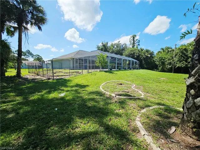 Fenced side yard area