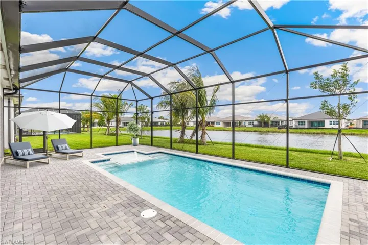 Pool with sunshelf and bubbler. Virtually stage