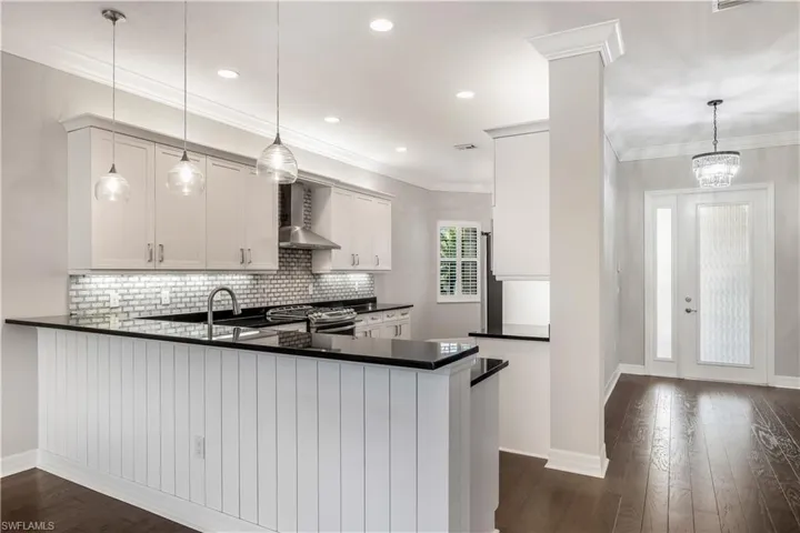 Bar top counter seating, perfect for entertaining