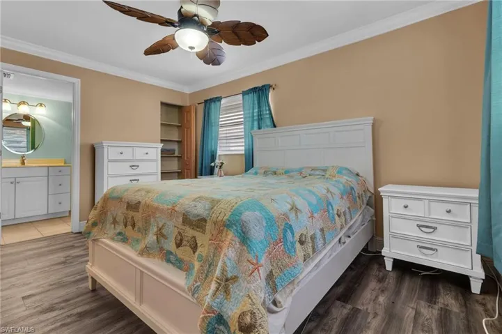 1549  Sandpiper  ST, Naples, FL 34102