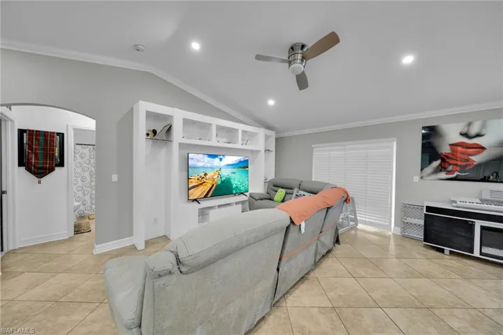 1502 Se 2nd Pl, Cape Coral, Florida 33990