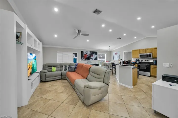 1502 Se 2nd Pl, Cape Coral, Florida 33990