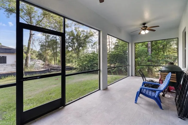 Sunroom / solarium featuring a ceiling fan