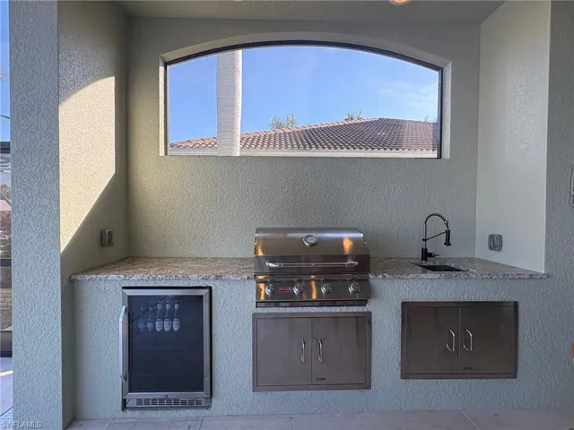 SUMMER KITCHEN FEATURES BULL GRILL, BEVERAGE CHILLER & SINK