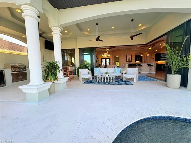 DEEP, ROOMY, OUTDOOR LIVING ON LANAI